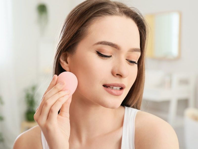 7 Makeup Tips for Girls Who Want to Slim Their Face