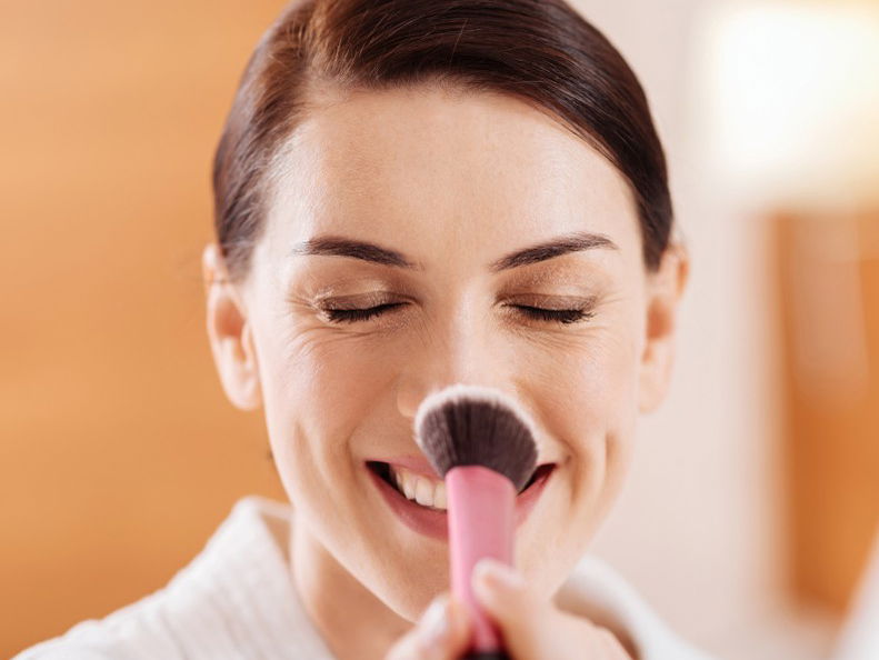 7 Makeup Tricks to Make Your Nose Look Smaller
