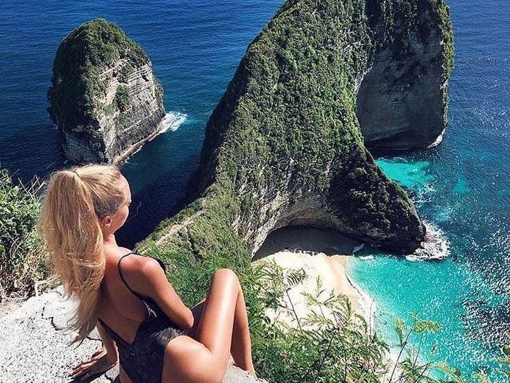 Vacationing Solo? 12 Things Not to Do If You’re Leaving Your Guy Behind