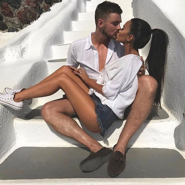 10 “Green” Flags That You’re in a Strong Relationship